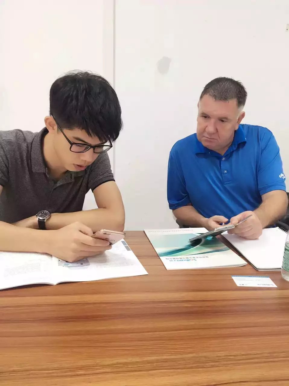 热烈欢迎英国客户来访，一次的选择，终身的朋友！